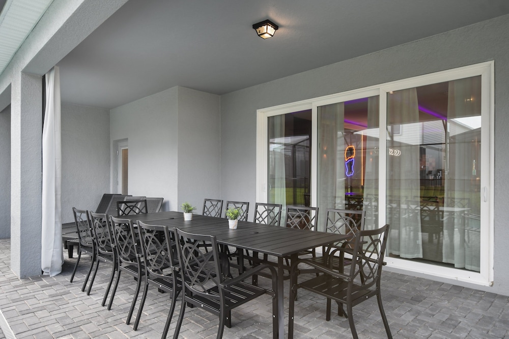 Modern Resort Home w/ Pool, Spa & Arcade Access