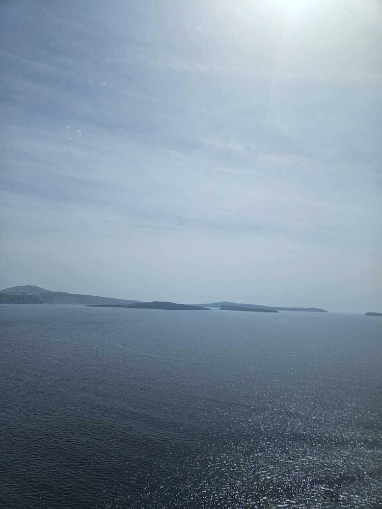 Phaos Oia Suites