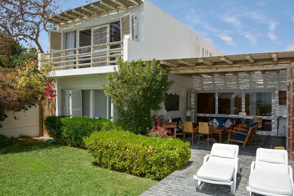 Casa Paracas by Wynwood House