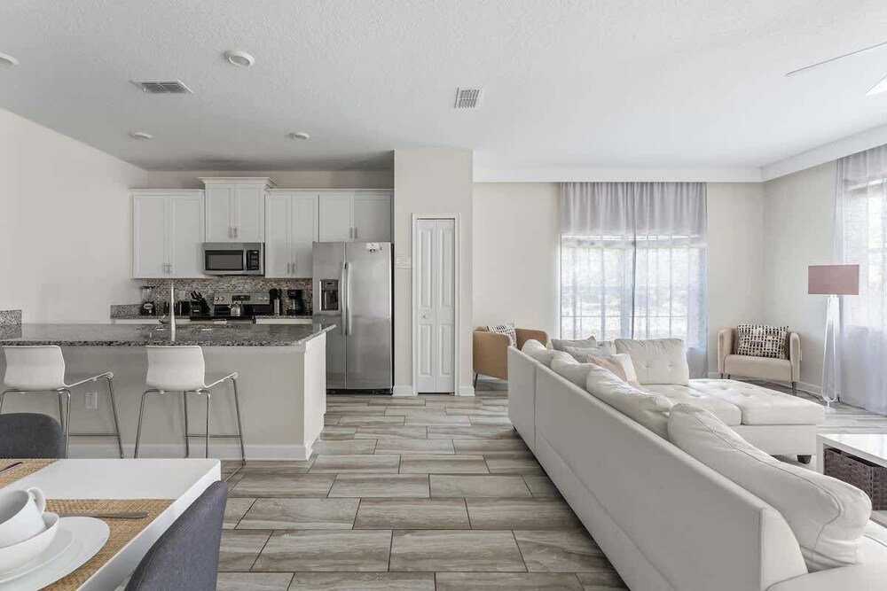 Private Pool Plus 5BR Themed Bedrooms