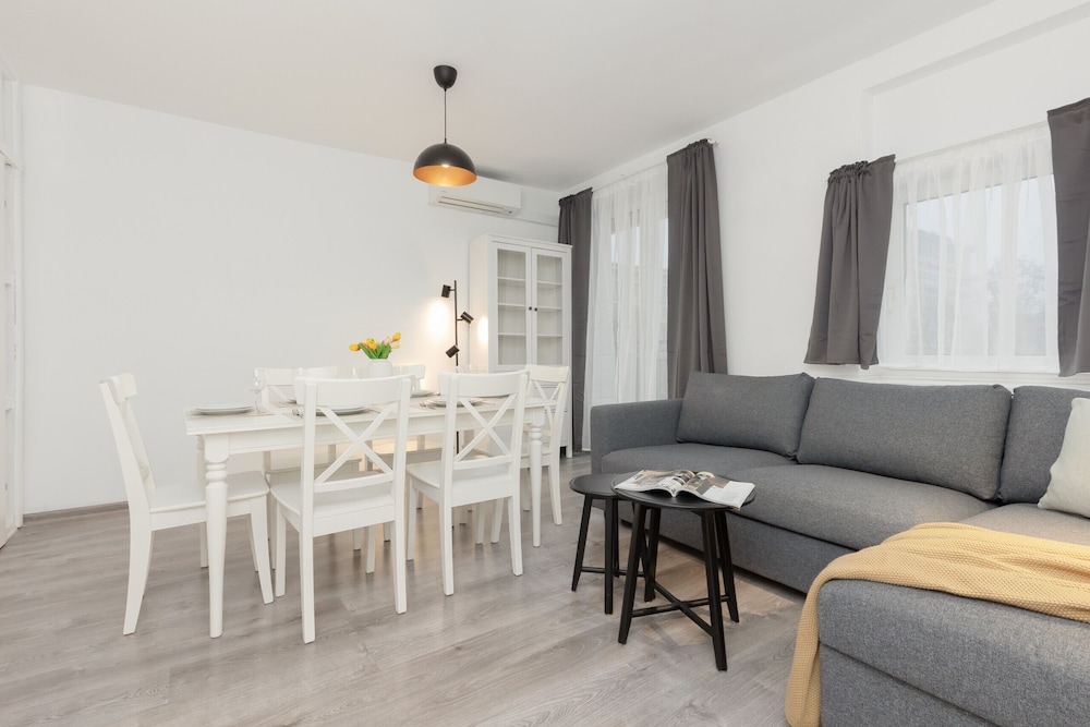 Cozy Family Apartment by Renters view 4