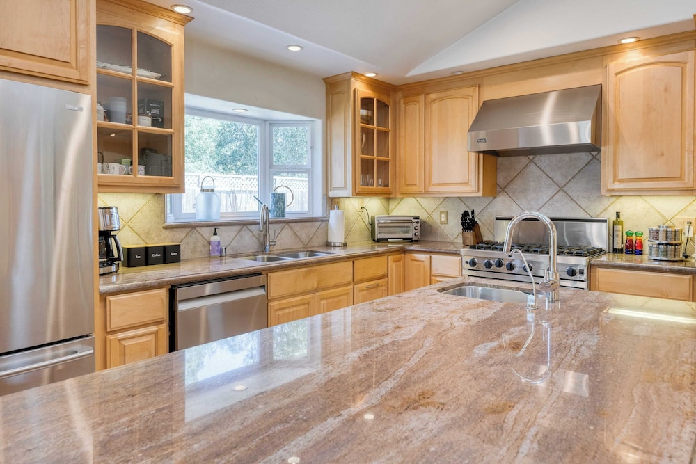 Pool + Hot Tub + Firepit + Game Room Minutes From Sebastopol & Russian River Baker Lane Retreat
