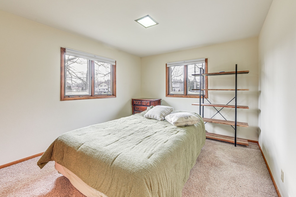 Convenient Racine Home: 4 Mi to Lake Michigan! - Property Image 25