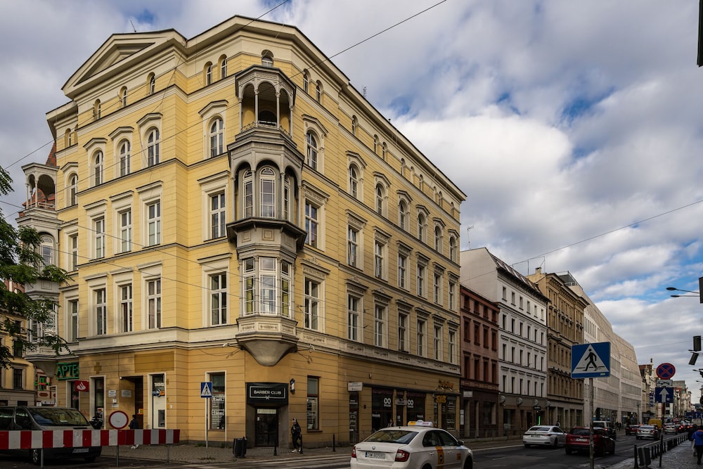RentPlanet - Apartament Jana Pawła II view 3