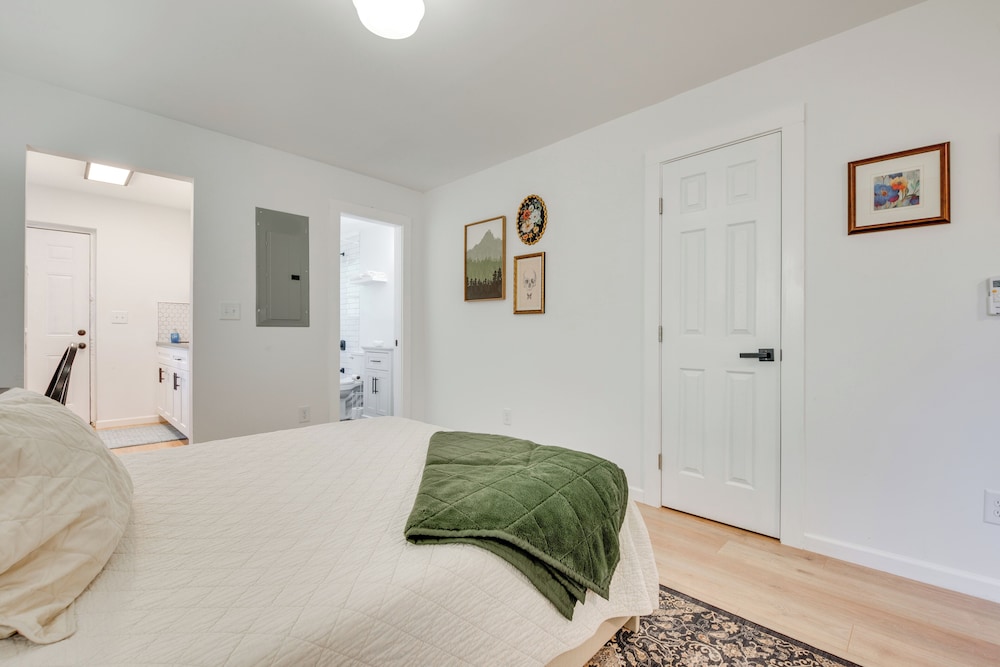 2 Mi to East Atlanta Village: Cozy Studio w/ Porch
