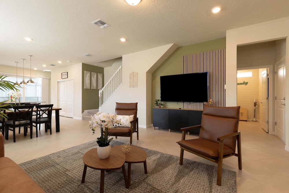 Family Friendly 5BR Home Pool Patio Room for 10