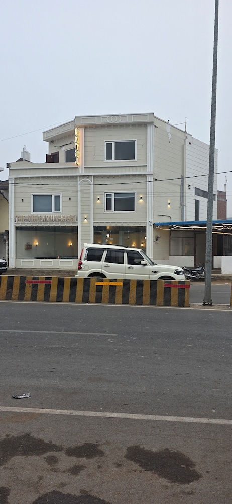 The Millennium Kashi Hotel
