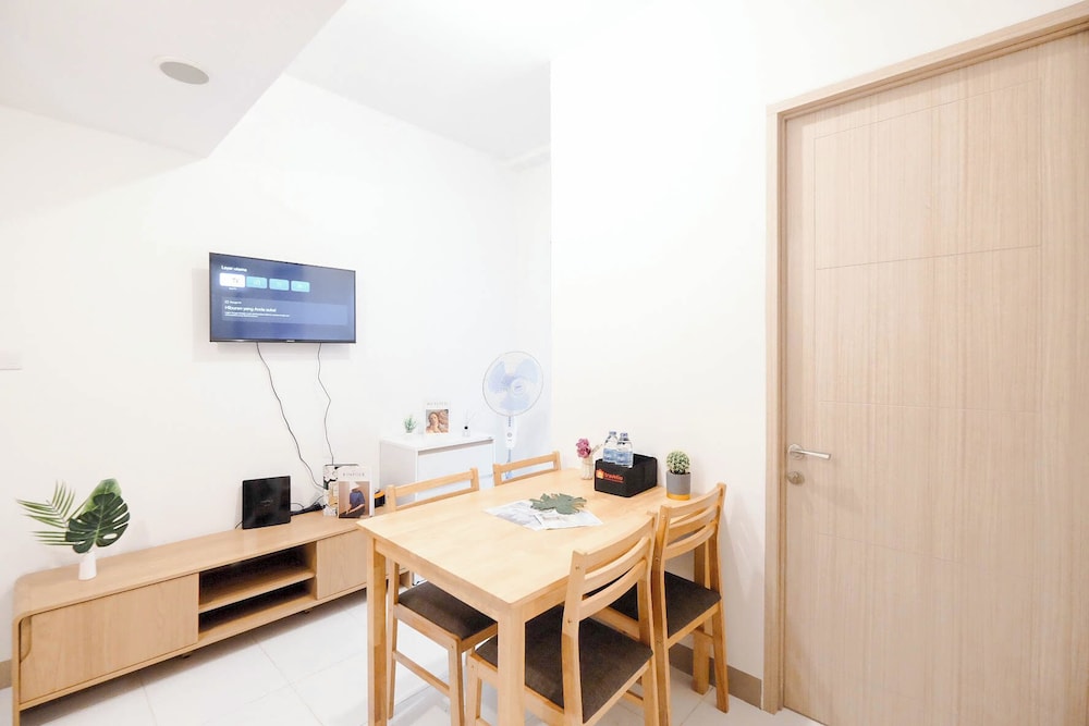 Basic 2Br Apartment Near Tokyo Hub At Tokyo Riverside Pik 2