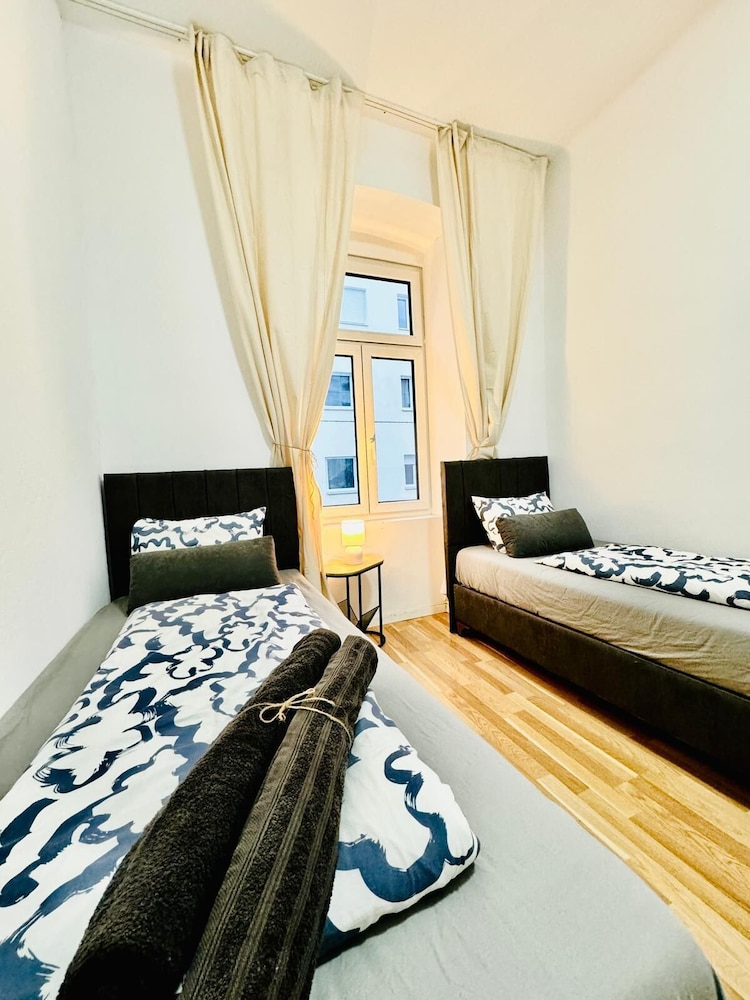 Comfortable 2BR Retreat Near Stadthalle