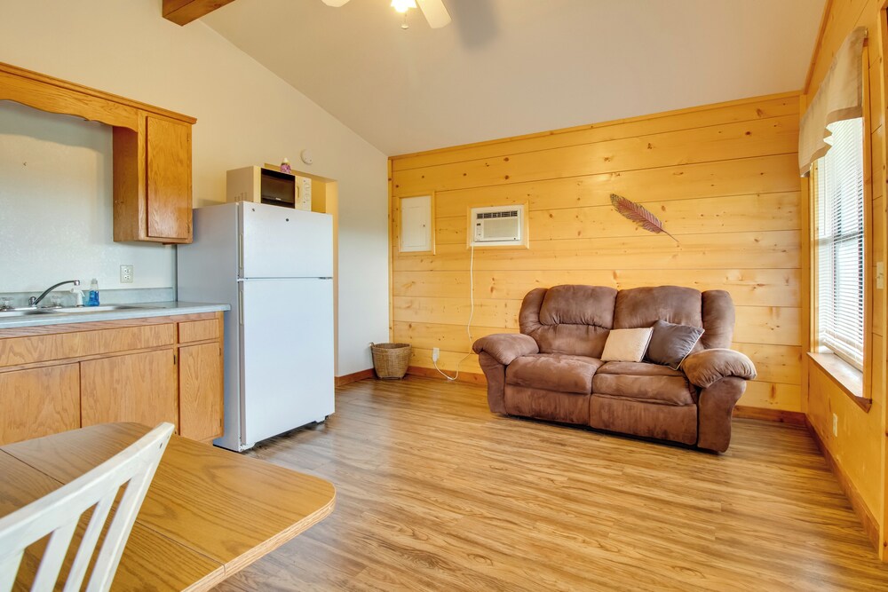 Mtn-view Porch: Arkansas Cabin Near White River