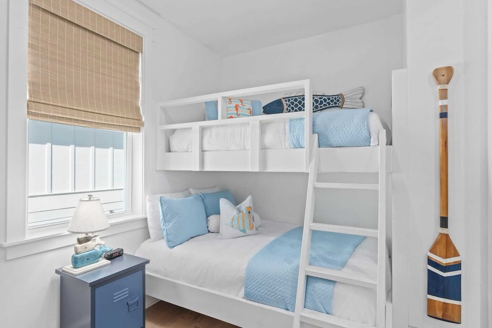 Walk to the Beach, Pool, 5bdr, 3 Porches Beach Sea-ker's Retreat by Avantstay