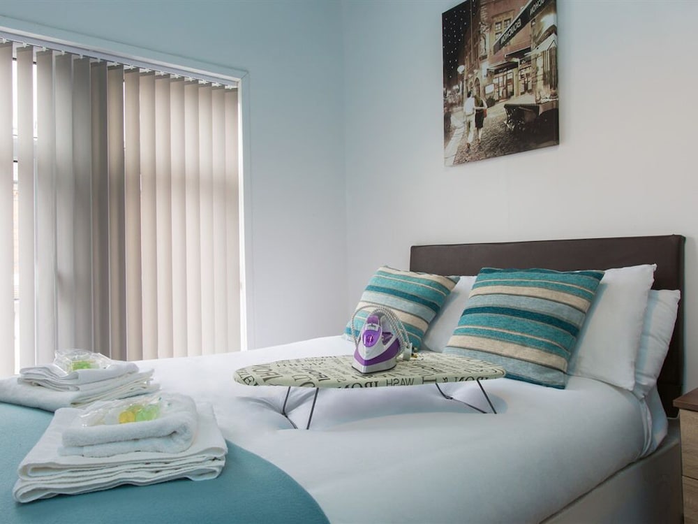 Crewe Vacations - Town House  Minshull New Road - Property Image 9