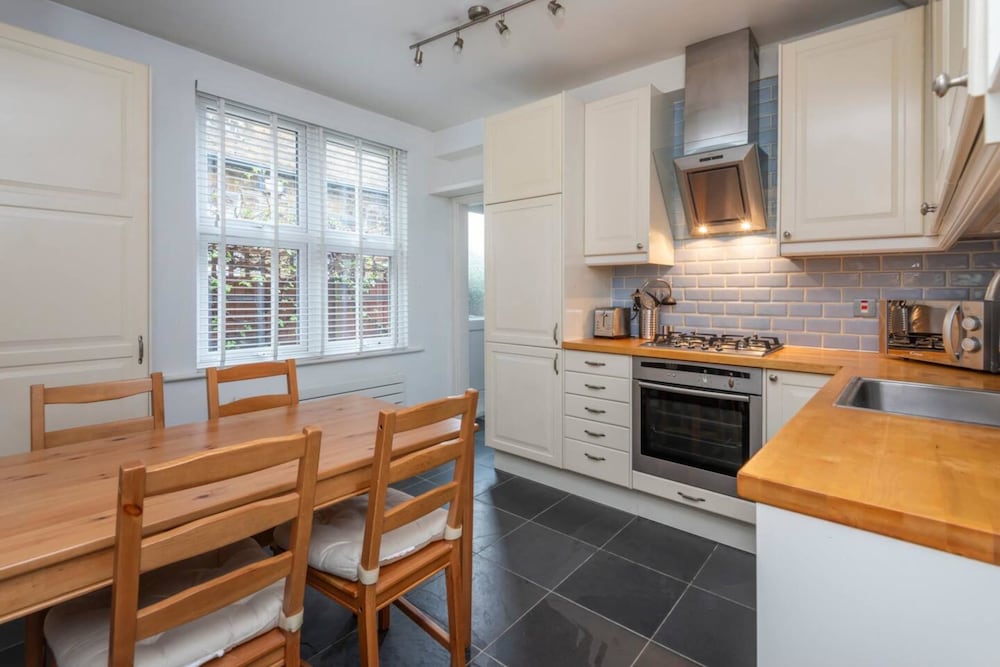 Ground Floor Apartment - Private Garden