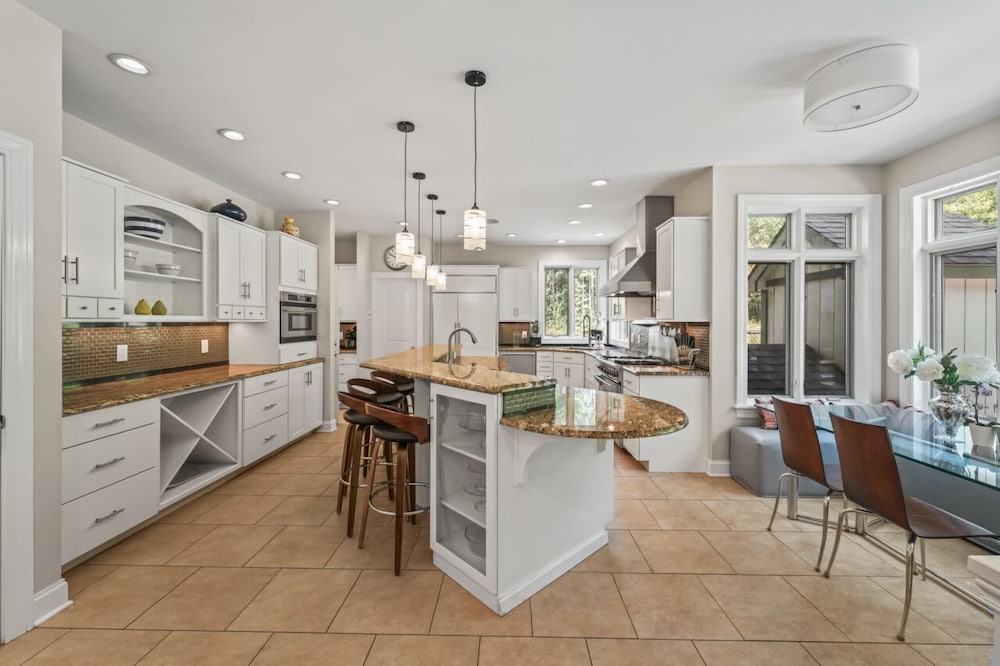 Hidden Retreat 4-homes 134 Acres