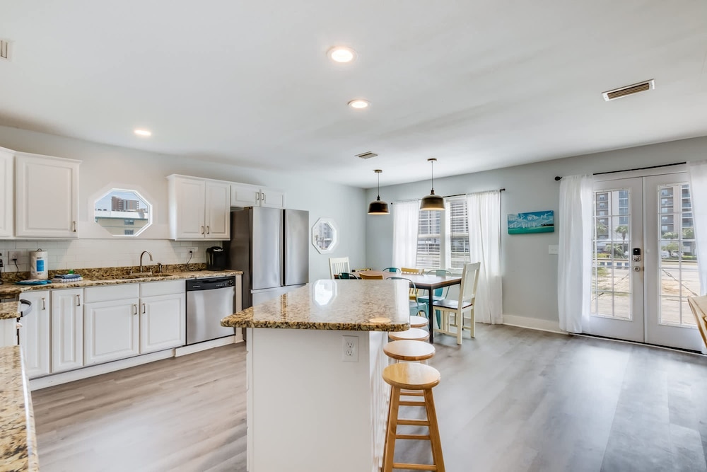 Sel De Vie 6 BR Sleeps 18 dog Friendly