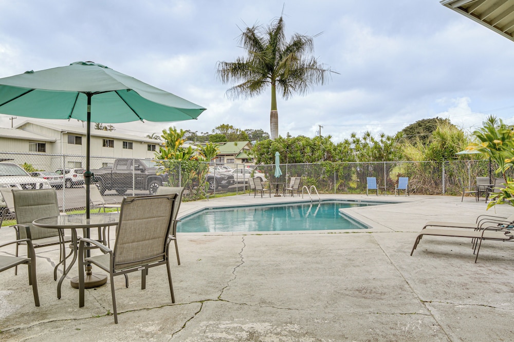 Hilo Apartment w/ Lanai - 2 Mi to Beaches!