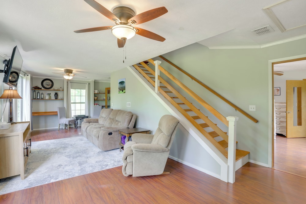 Wraparound Porch: Toledo Bend Reservoir Retreat!
