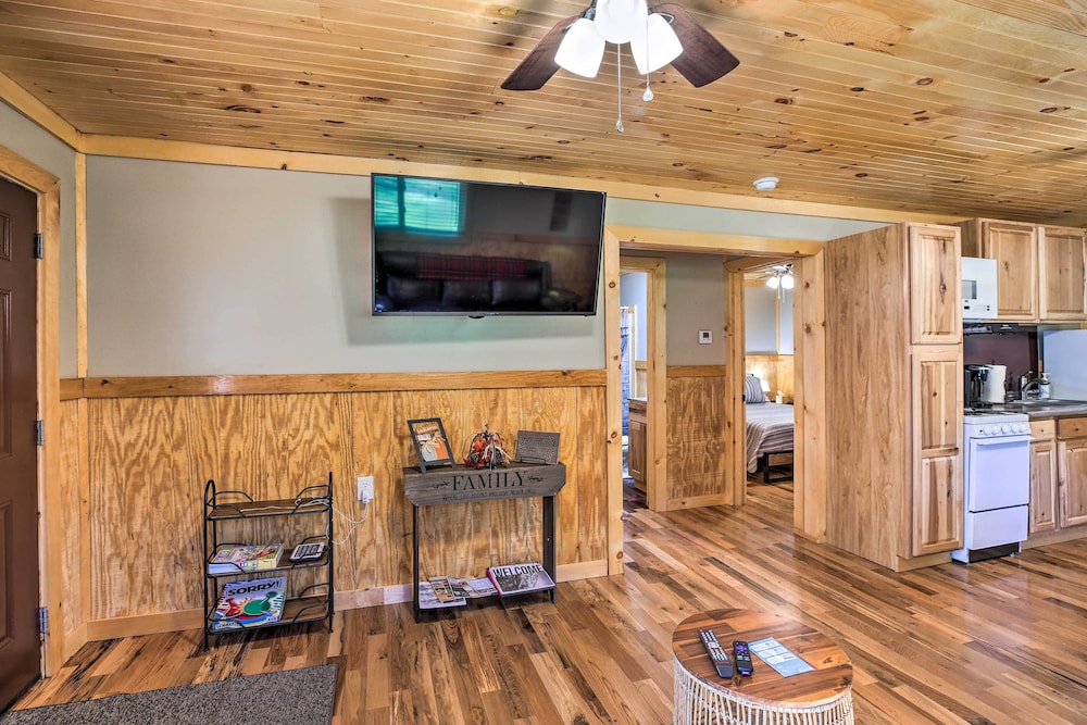Silver Creek Cabin w/ Hiking < 1 Mi to Town! view 3