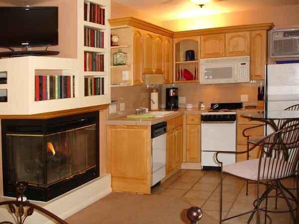 Palm Springs Vacations - Coyote Inn - Property Image 37