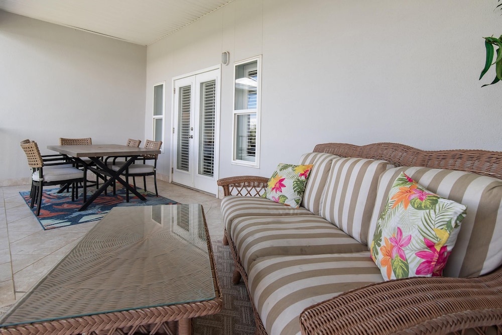 Pavilion Palms 203c