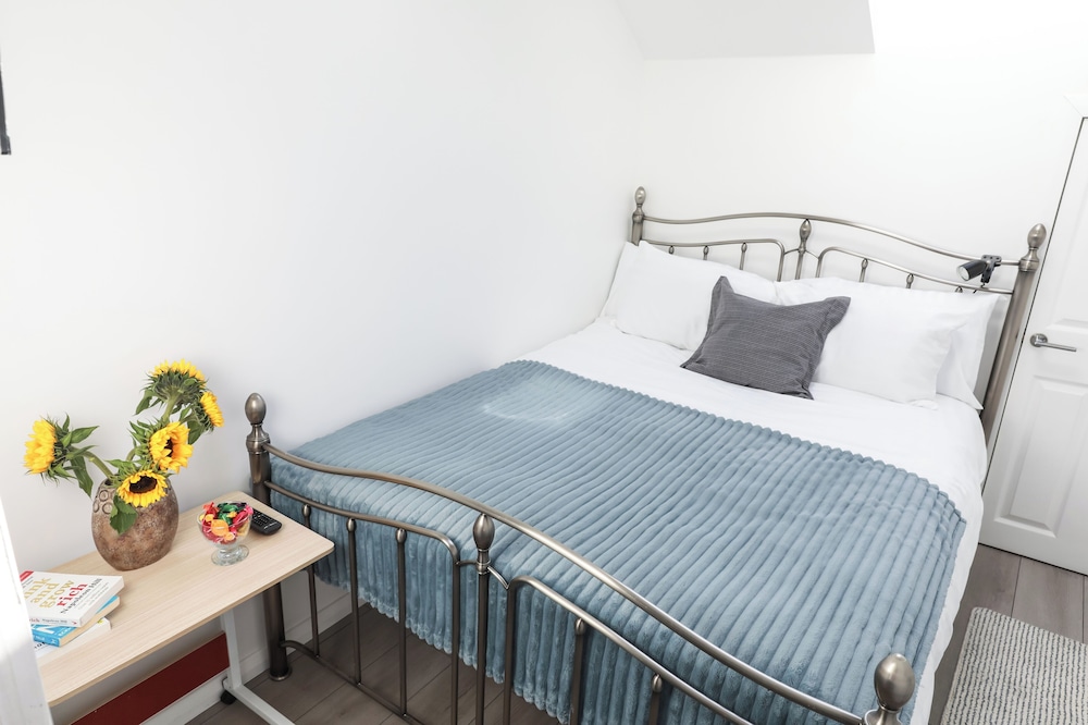 4 Guests - 2 Bedrooms - City Escape Retreat