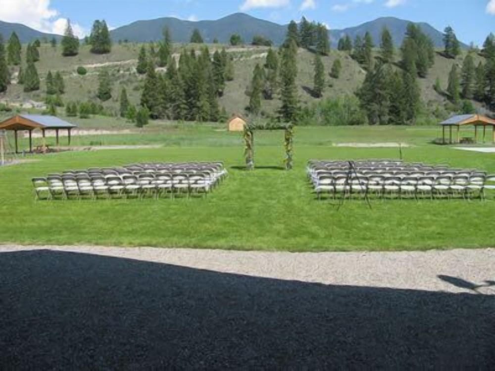 RiverStone Family Lodge
