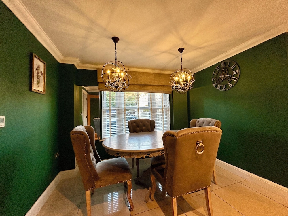Elegant Retreat: Classic Style and Modern Comfort