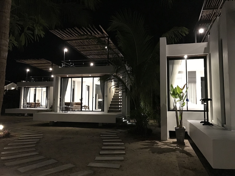 Lennon Maison