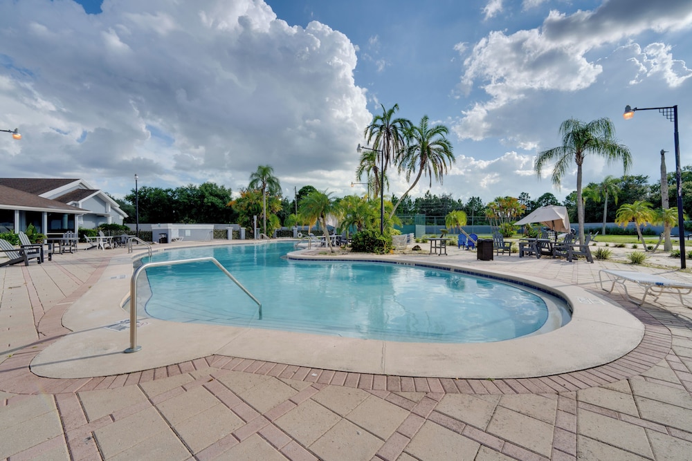 13 Mi to Epcot: Resort Studio w/ Pool Access!