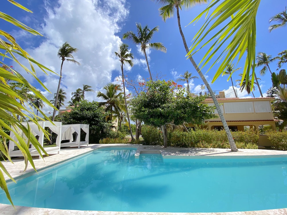 Los Corales Tropical Beach Resort & SPA