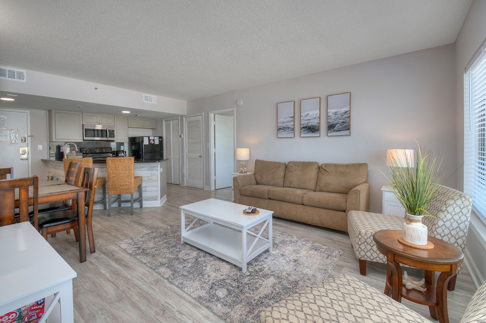 The Palace Resort by Elliott Beach Rentals