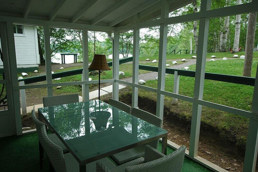 Birch Cliff Lodge on Baptiste Lake