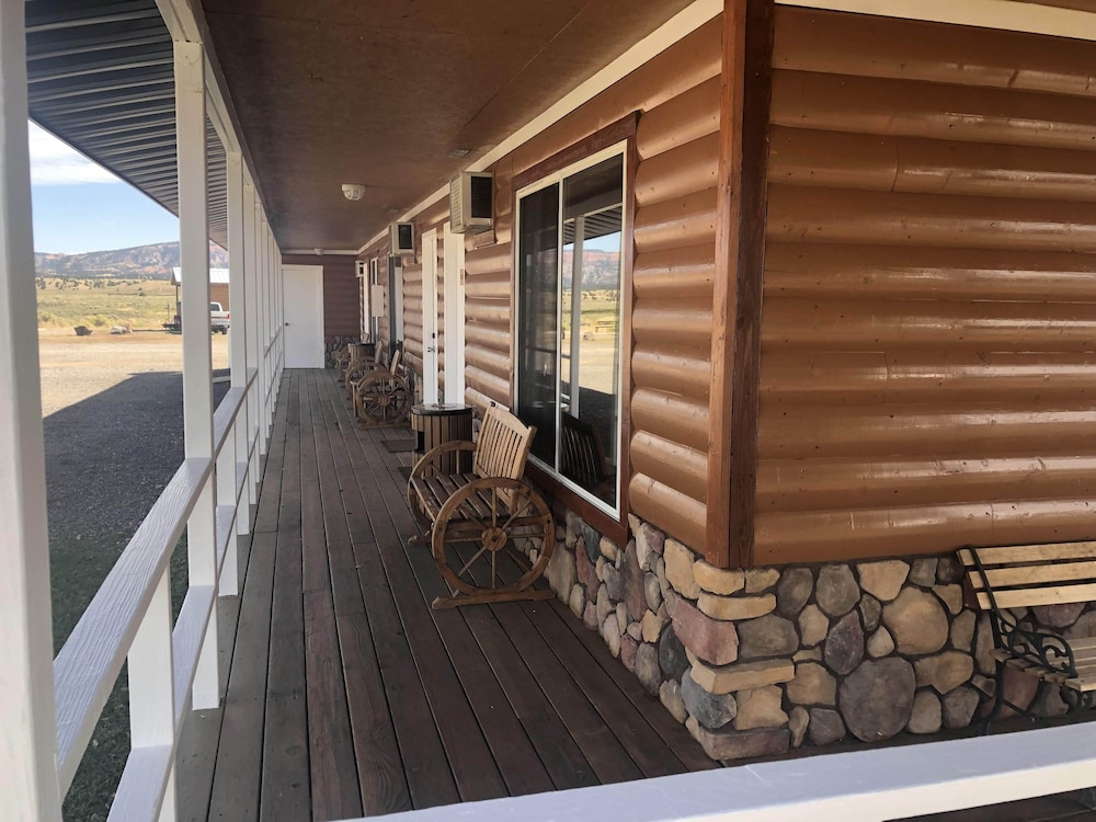The Riverside Ranch RV Park, Motel & Campground