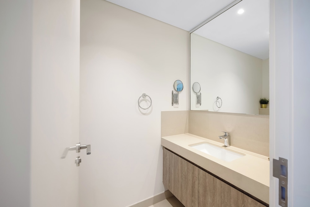 Durrani Homes - Majestic 4BR at Downtown