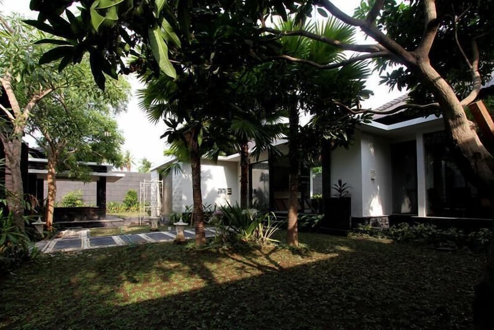 Gino Feruci Villa Lovina