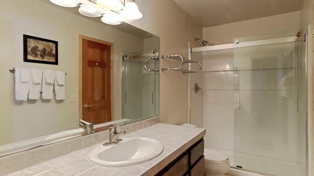 3 Outdoor Spas, Pool, Sauna and Free WiFi and Parking - Unit 531 at 1849 Condos - Slopeside by RedAwning