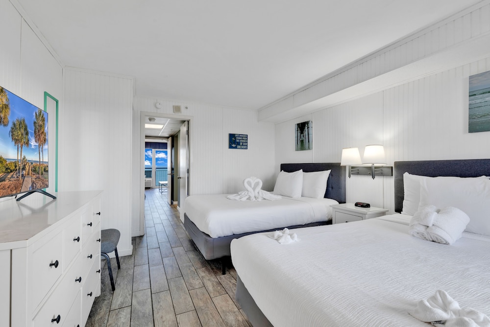 Boardwalk Resort by Hosteeva