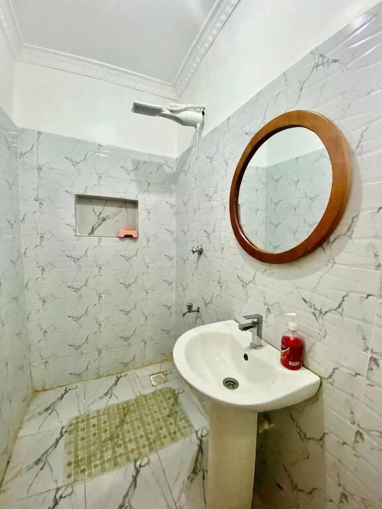 Lux Suites Kiamboni Apartments