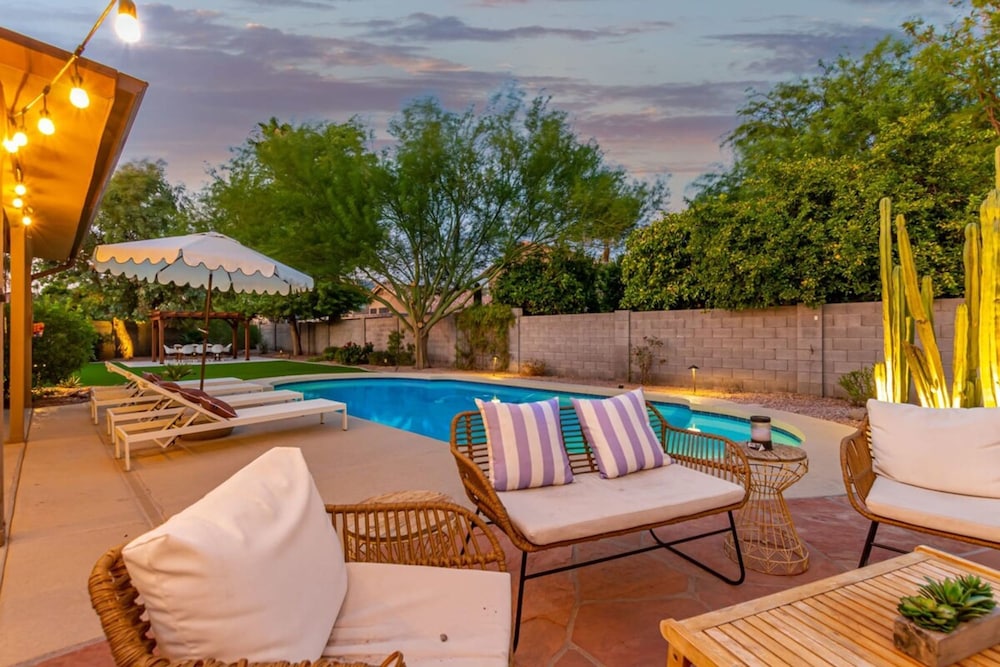 Greenway Oasis Heated Pool Spa Mural Putt Grn