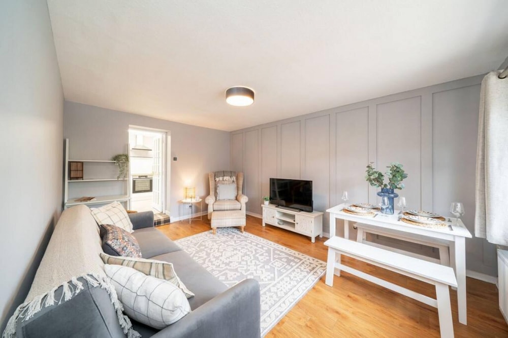 Hotel Heatherwood Cottage - Central Scone - Image 1