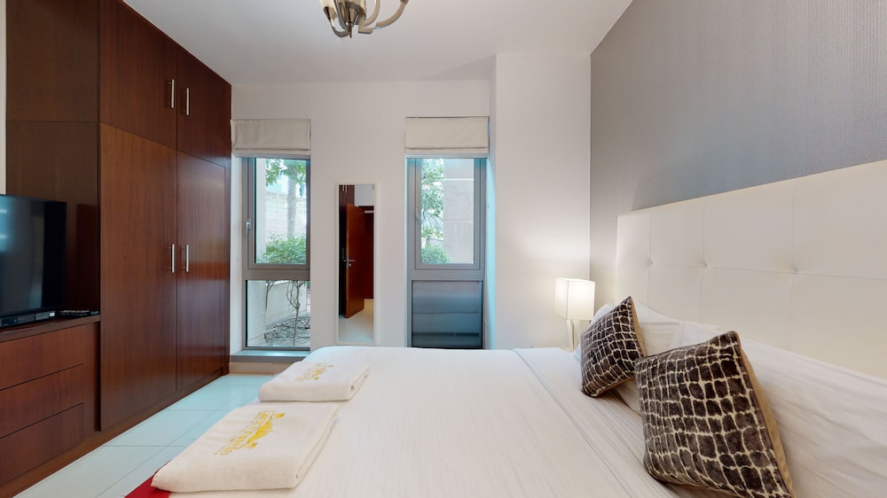 Lux BnB 3BDR Burj Khalifa & Pool Views