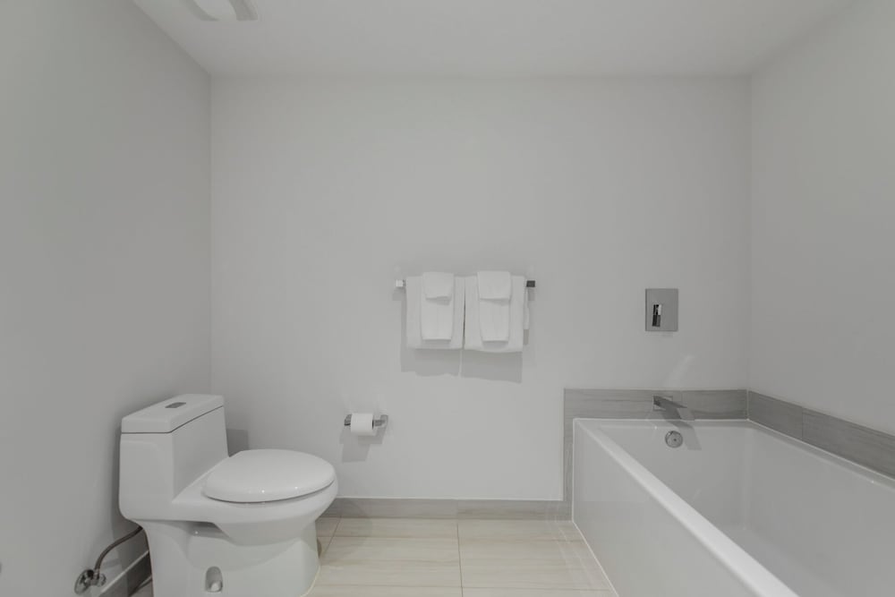 40th-Floor Gem Top Views & Amenities