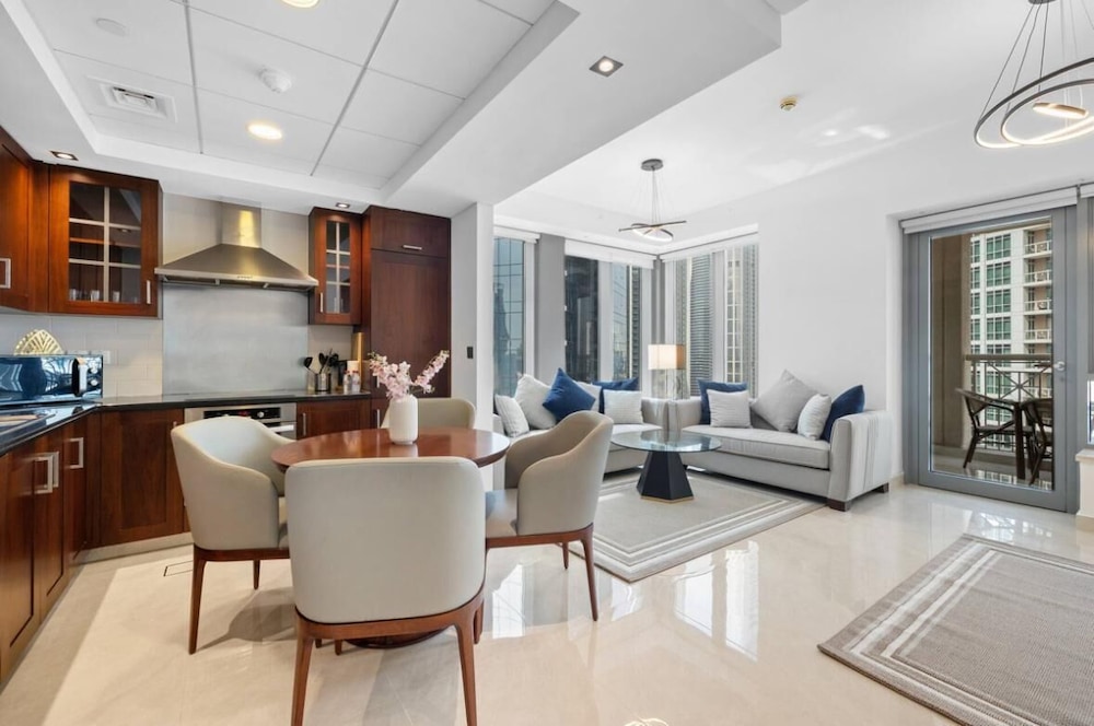 SIMPLY COMFORT Luxury Burj Khalifa & Fountain View Apartments Steps to Dubai Mall