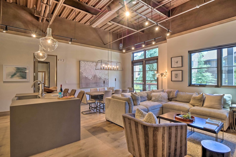 Luxury Loft in Avon w/ Pool + Hot Tub! view 4