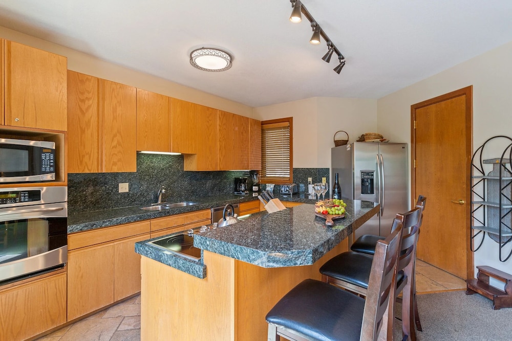 Pinnacle at Deer Valley Resort - Four Bedroom Condo with Hot Tub #1470 4 Condo