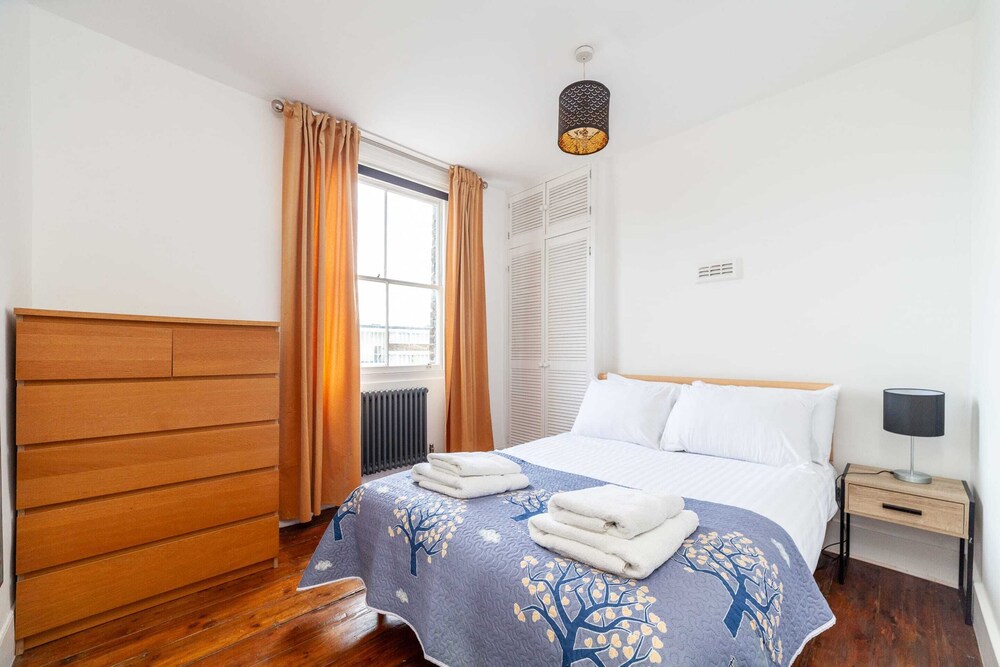 Charming Apartment in the Heart of Kennington view 5