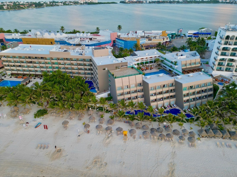 Flamingo Cancun