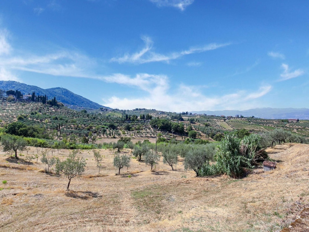 Farmhouse Abode With Pool and Tuscan Charm, photo 3