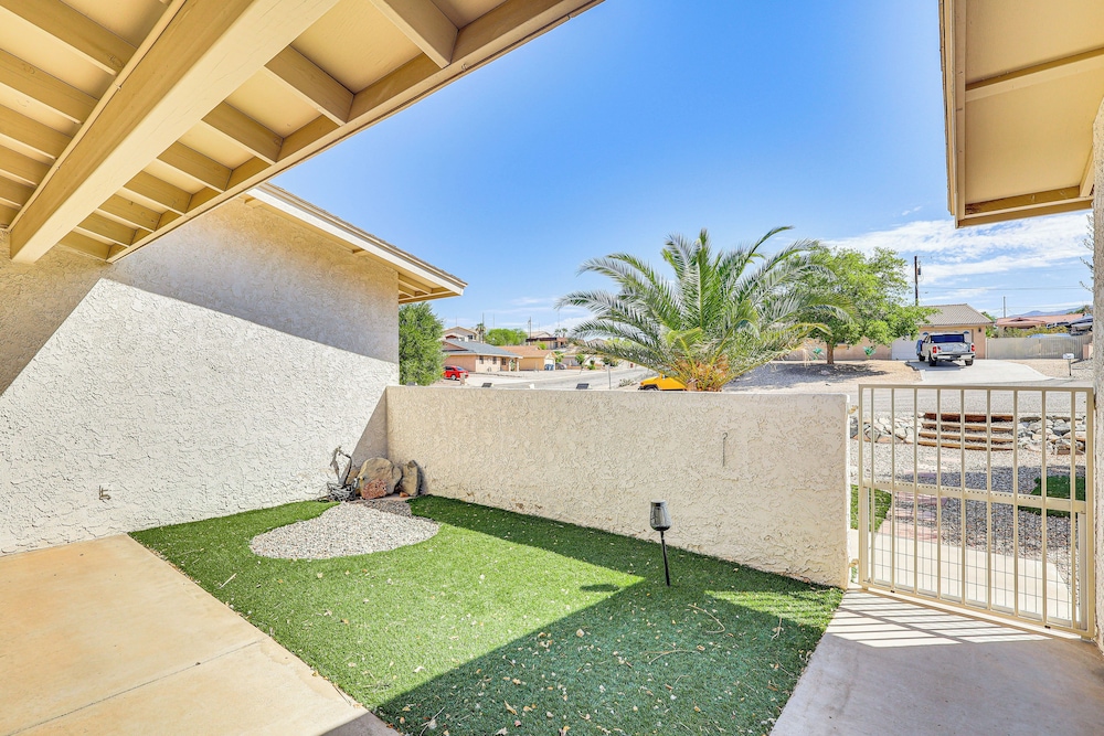 4 Mi to Beach & Boat Ramp: Lake Havasu City Abode!