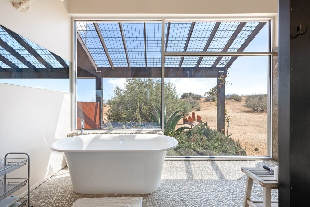 Jackalope Junction-pool, Hot Tub, Fire Pit, Bbq & Desert Views! 2 Bedroom Home by RedAwning